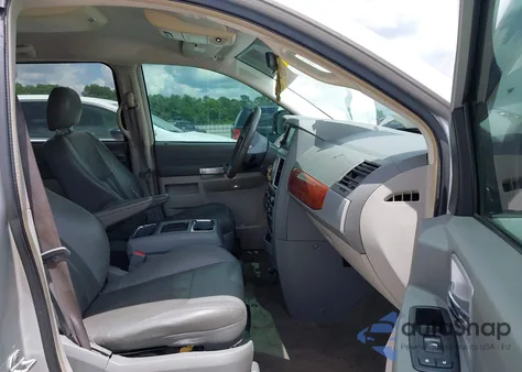 2008 Chrysler Town & Country Touring из США, поврежденный, VIN 2A8HR54P48R844498